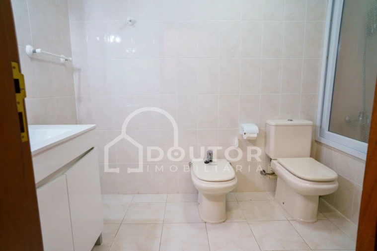 Apartamento T3 para Venda em Caniço Foto 23