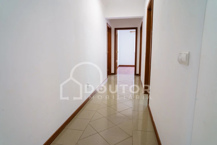 Apartamento T3 para Venda em Caniço Foto 11