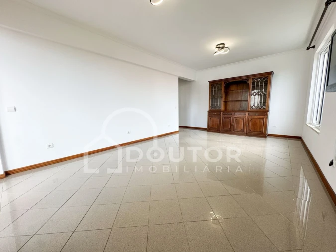 Apartamento T3 para Venda em Caniço Foto 3