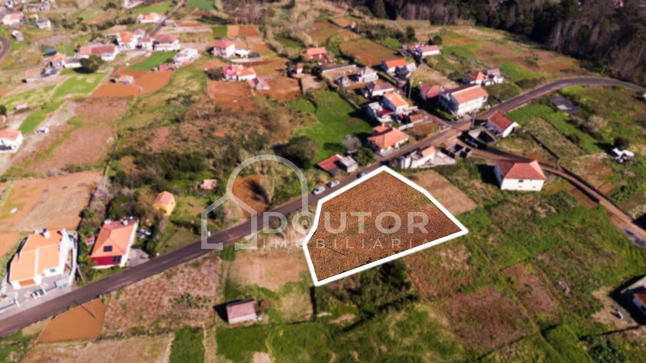 Terreno para Venda em Porto Moniz Foto 3
