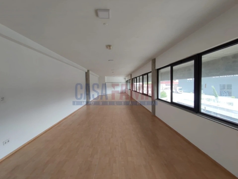 Armazém para Venda em Santo Tirso, Couto (Santa Cristina e São Miguel) e Burgães Foto 18