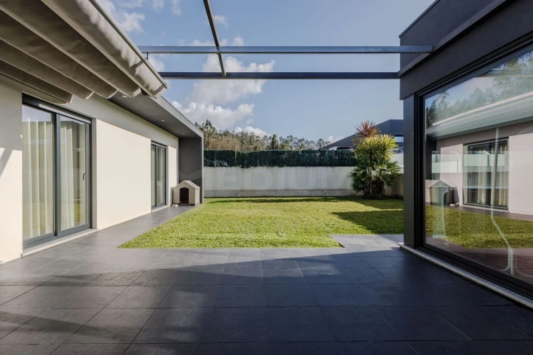 Moradia T3 para Venda em Louro Foto 3