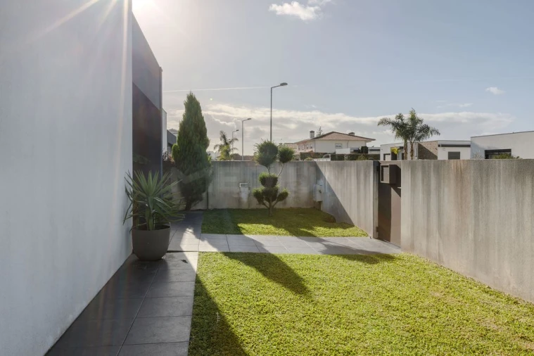 Moradia T3 para Venda em Louro Foto 8