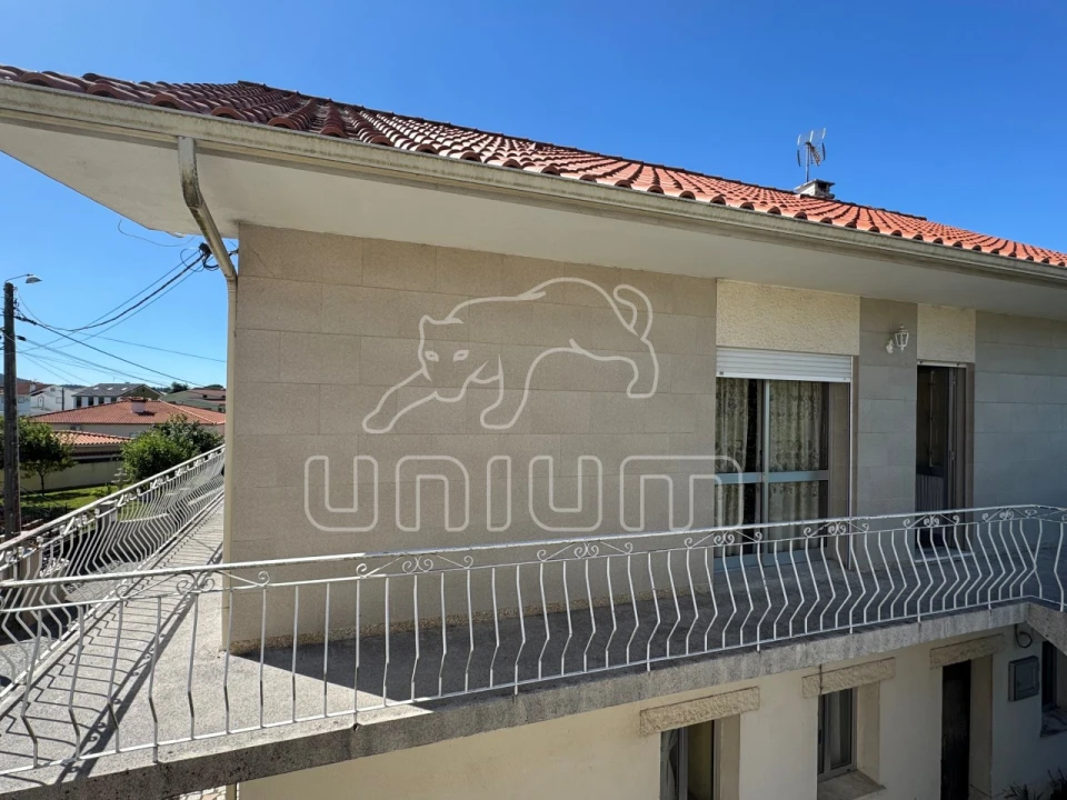 Apartamento T3 para Venda em Alvarães Foto 1