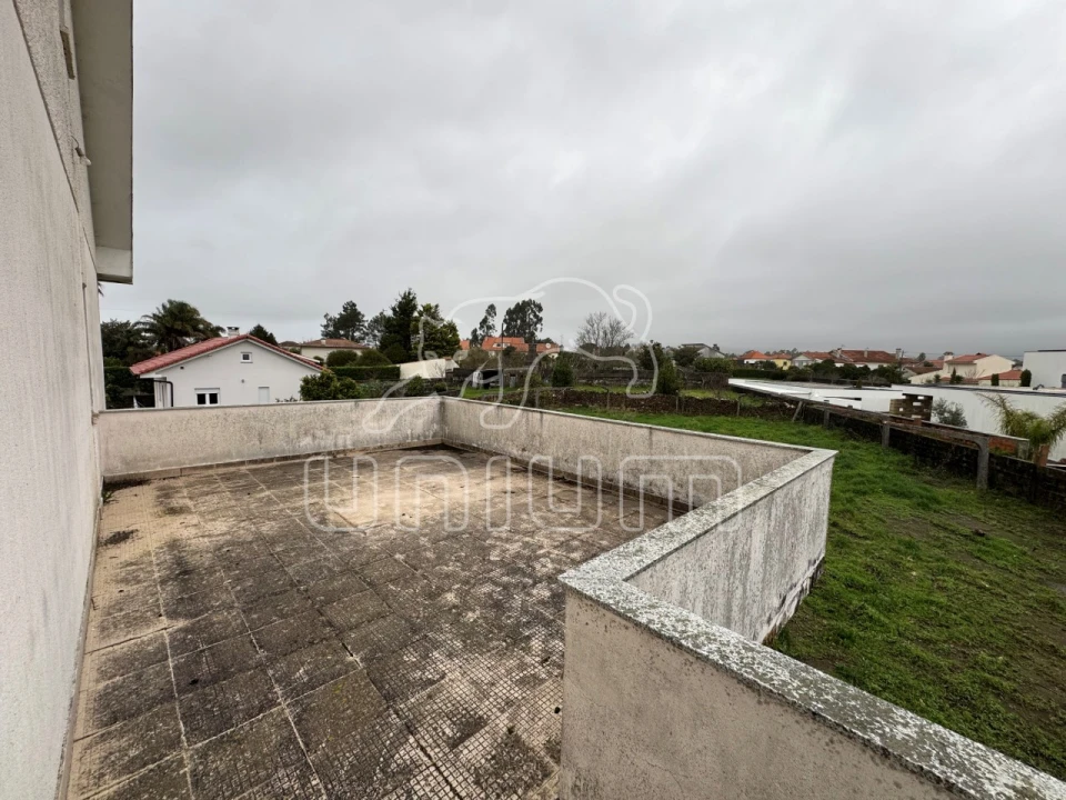 Apartamento T3 para Venda em Alvarães Foto 9