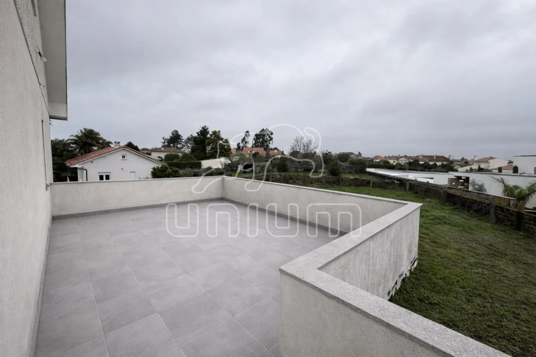 Apartamento T3 para Venda em Alvarães Foto 4