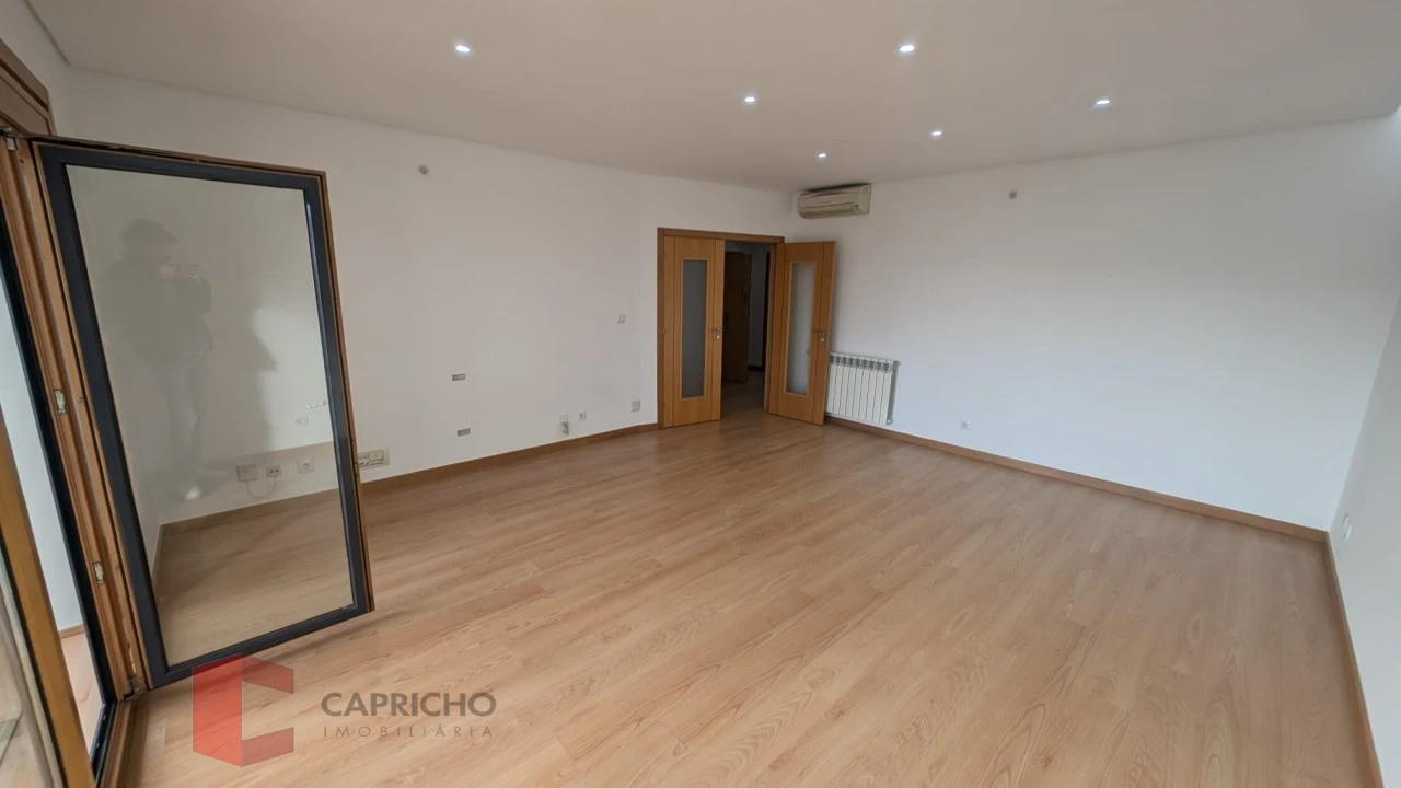 Apartamento T3 para Venda em Odivelas Foto 1
