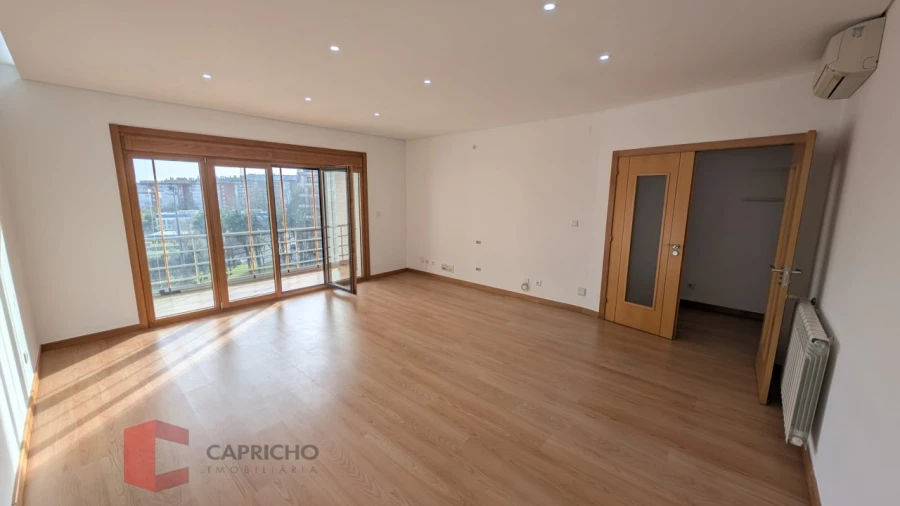 Apartamento T3 para Venda em Odivelas Foto 2