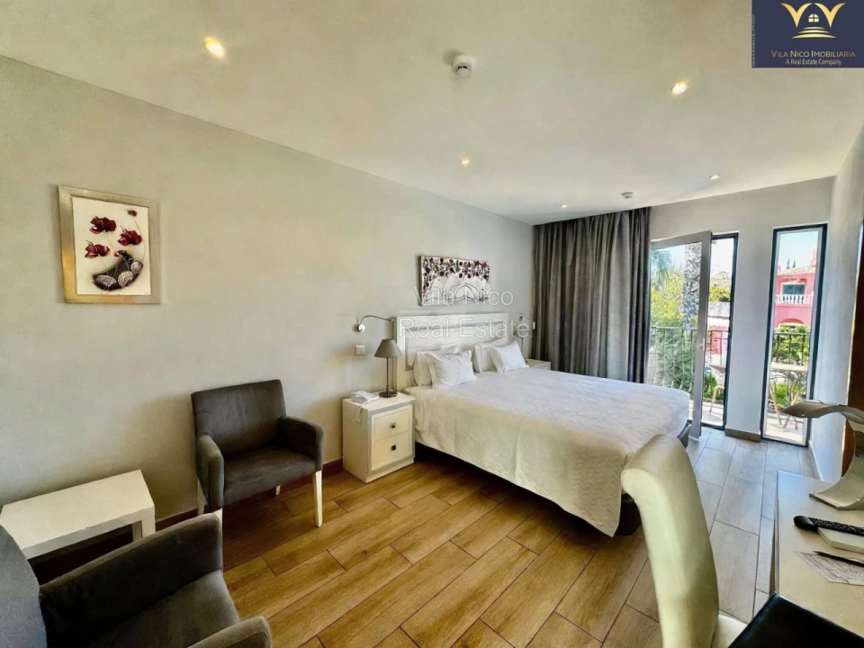 Moradia T25 para Venda em Lagos (São Sebastião e Santa Maria) Foto 4