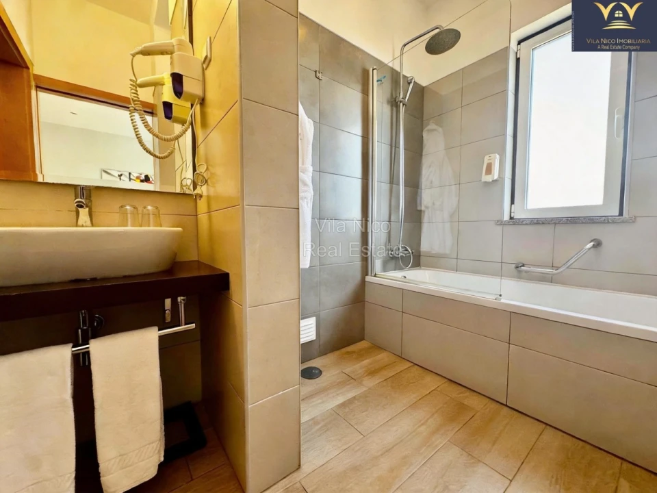 Moradia T25 para Venda em Lagos (São Sebastião e Santa Maria) Foto 16