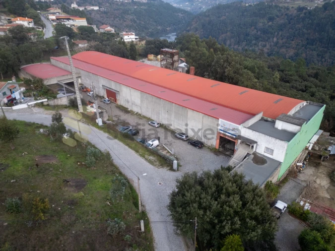 Armazém para Venda em Alpendorada, Várzea e Torrão
