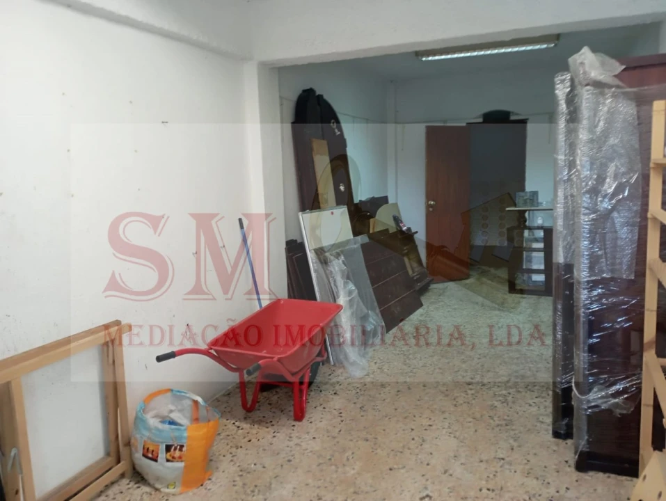 Garagem para Venda em Amora Foto 2