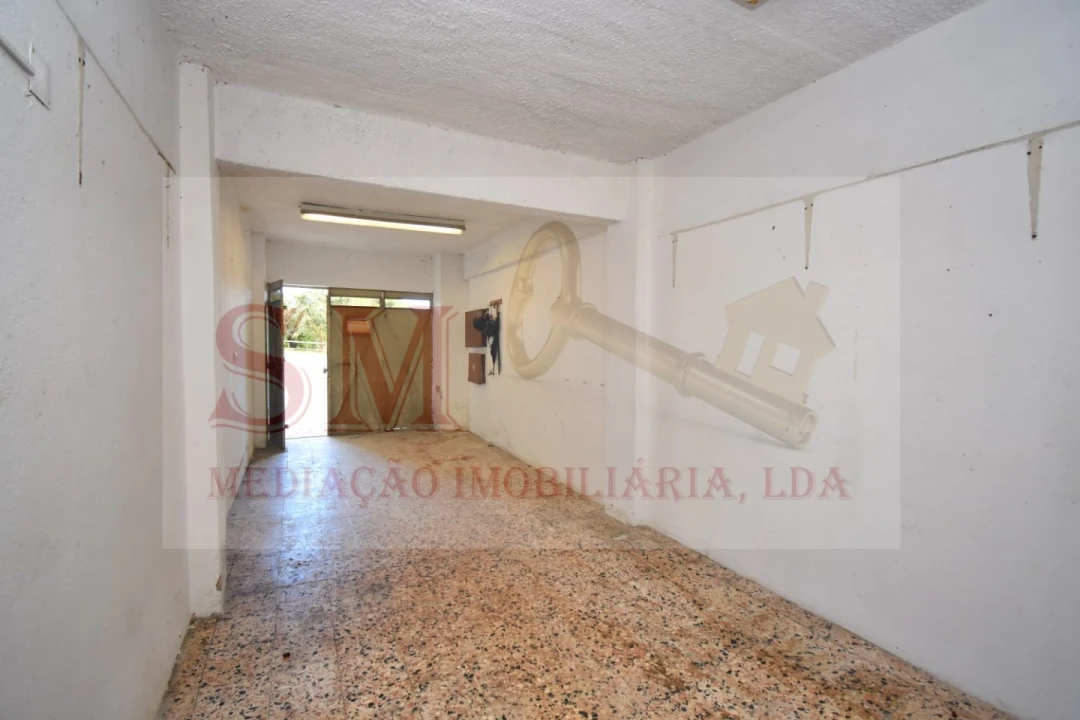 Garagem para Venda em Amora Foto 2