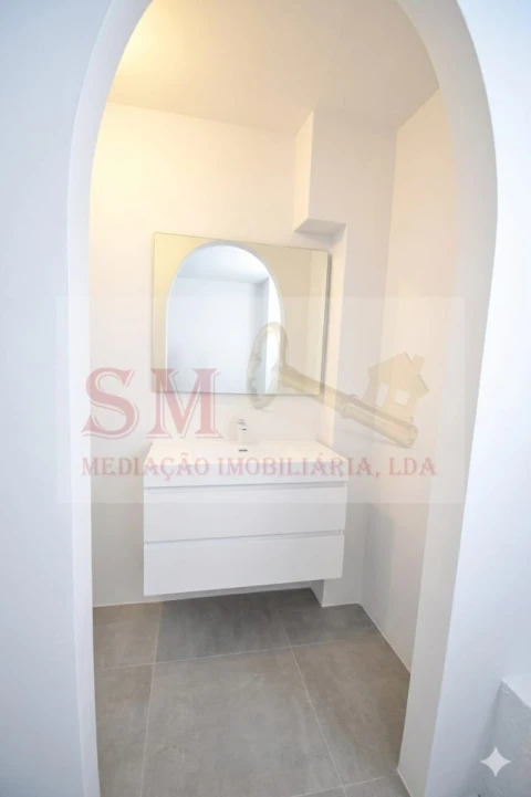 Garagem para Venda em Amora