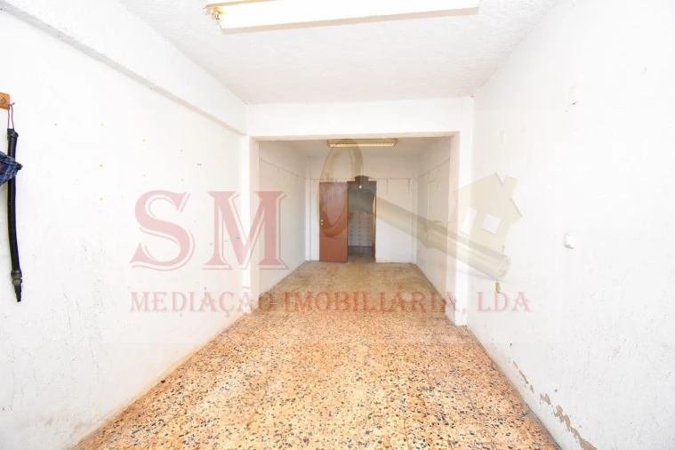 Garagem para Venda em Amora Foto 5