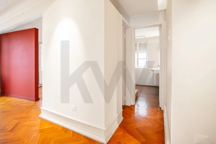 Apartamento T4 para Venda em Campo de Ourique Foto 2