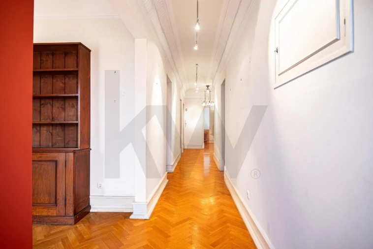 Apartamento T4 para Venda em Campo de Ourique Foto 3