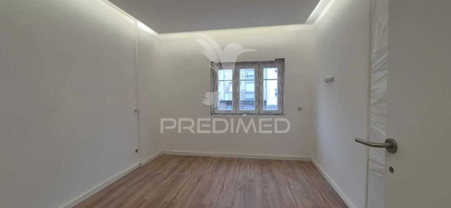 Apartamento T2 para Venda em Braga (Maximinos, Sé e Cividade) Foto 3