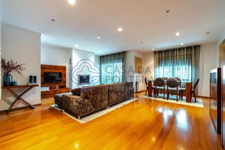 Apartamento T3 para Venda em Mafamude e Vilar do Paraíso Foto 1