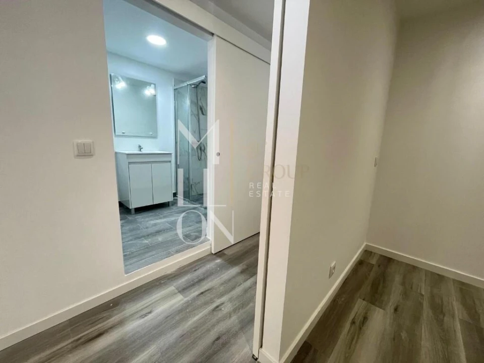 Apartamento T1 para Venda em Caniço Foto 18
