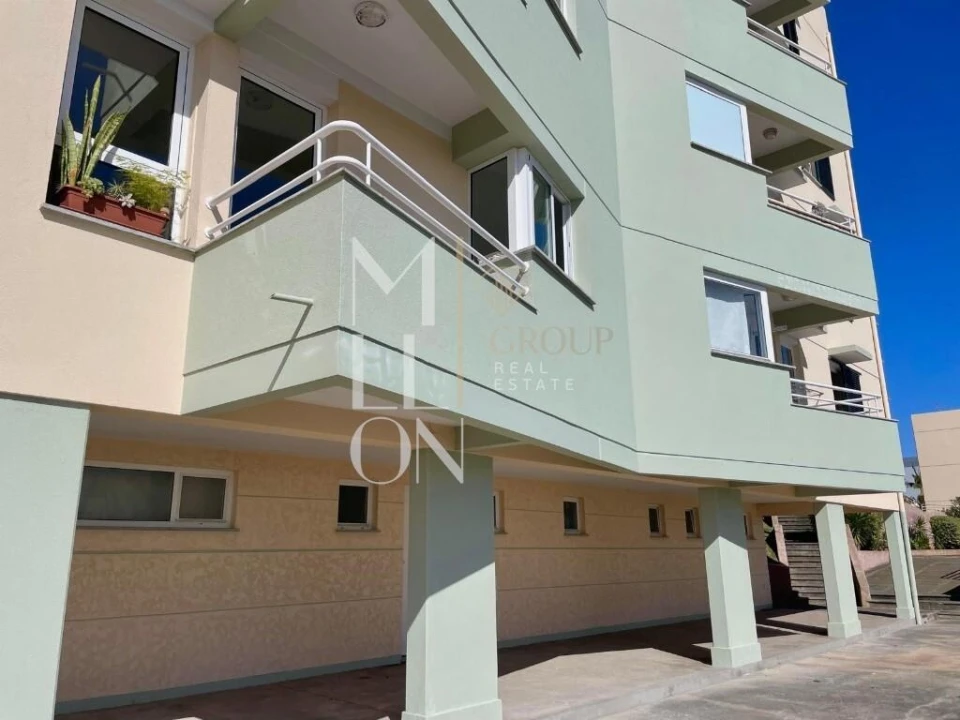 Apartamento T1 para Venda em Caniço Foto 1