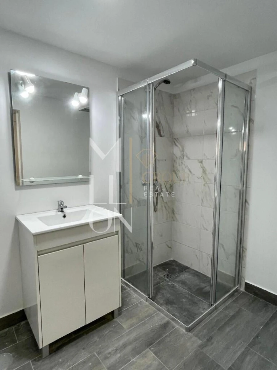 Apartamento T1 para Venda em Caniço Foto 9