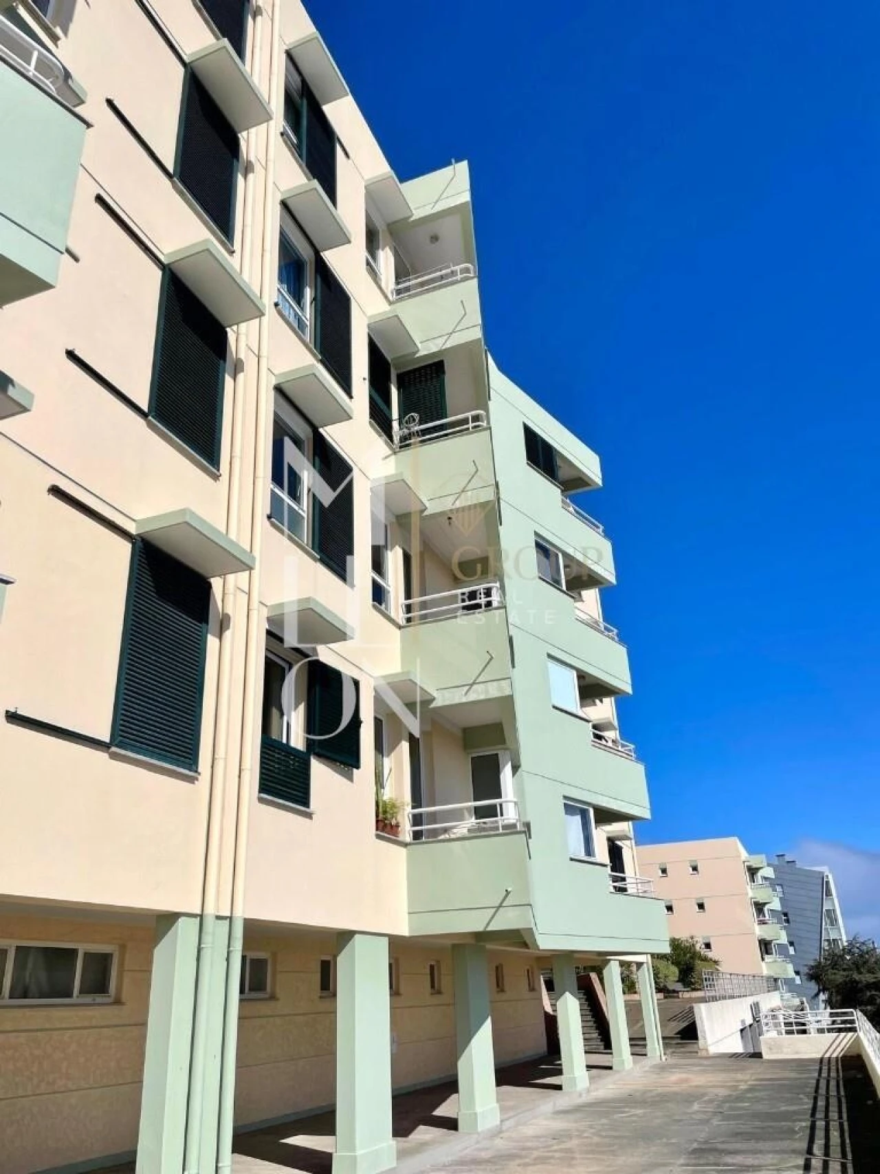 Apartamento T1 para Venda em Caniço Foto 2