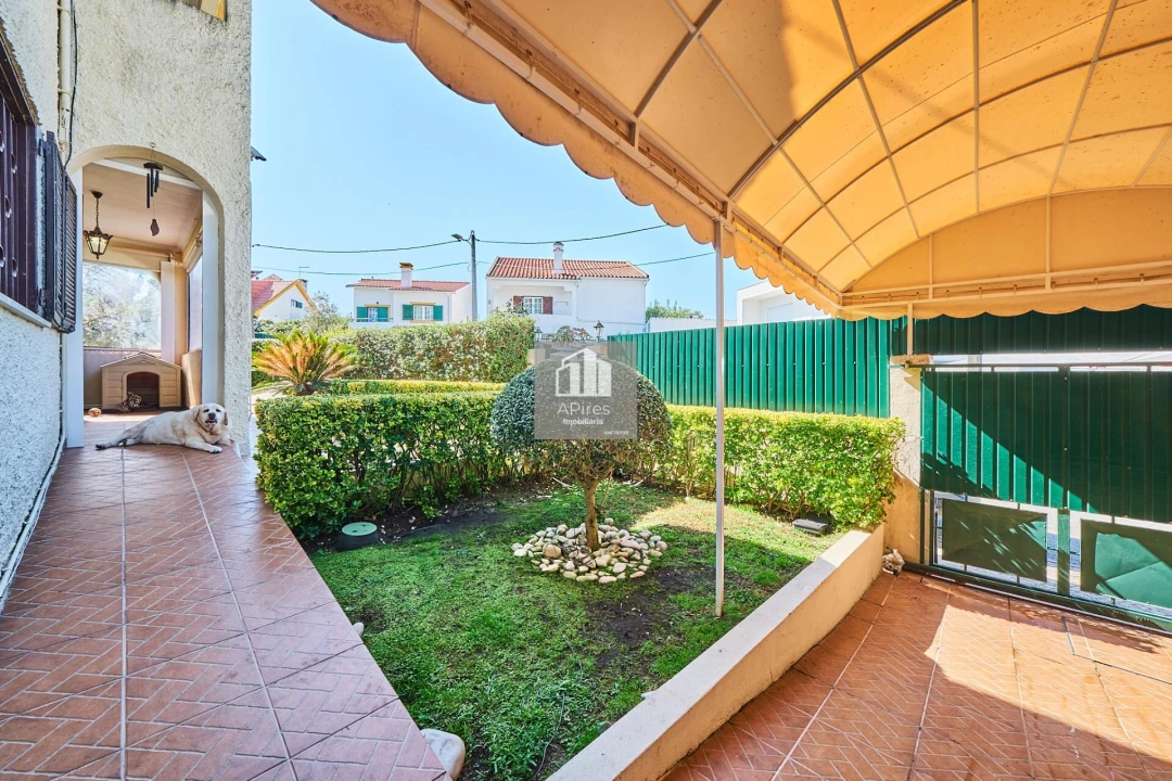 Moradia T5 para Venda em Charneca de Caparica e Sobreda Foto 2