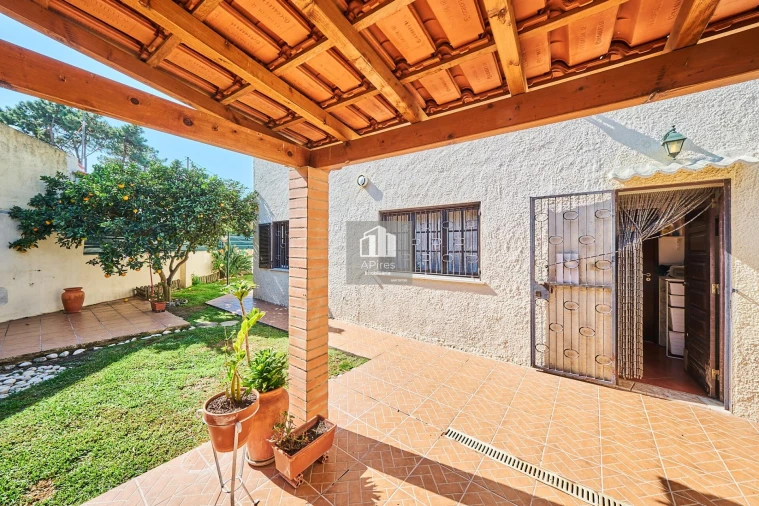 Moradia T5 para Venda em Charneca de Caparica e Sobreda Foto 9