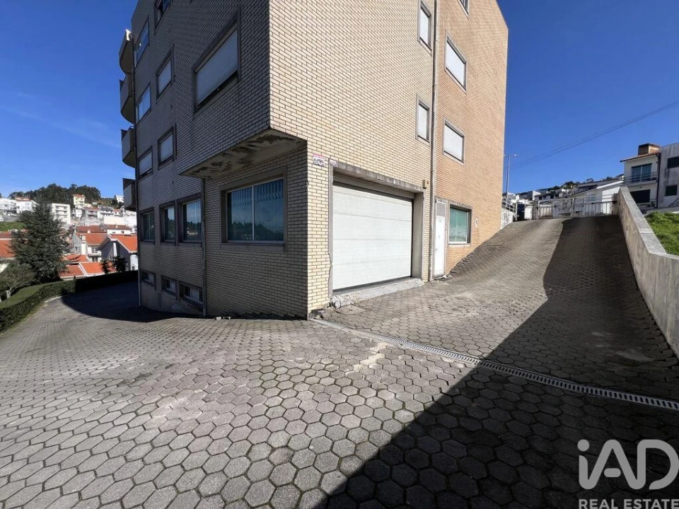 Armazém para Venda em Baguim do Monte (Rio Tinto) Foto 1