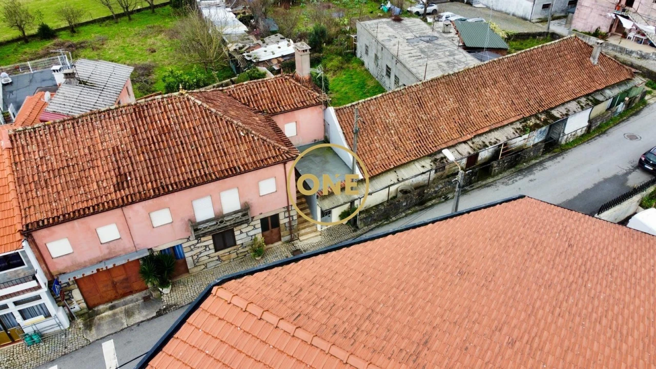 Moradia T4 para Venda em Frazão Arreigada Foto 1