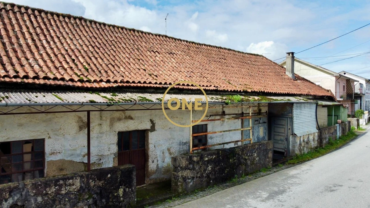 Moradia T4 para Venda em Frazão Arreigada Foto 4