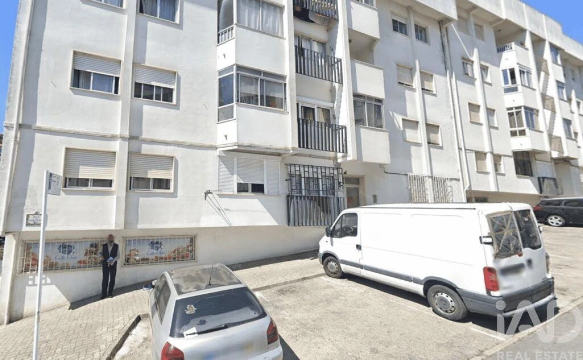 Apartamento T2 para Venda em Queluz e Belas Foto 1