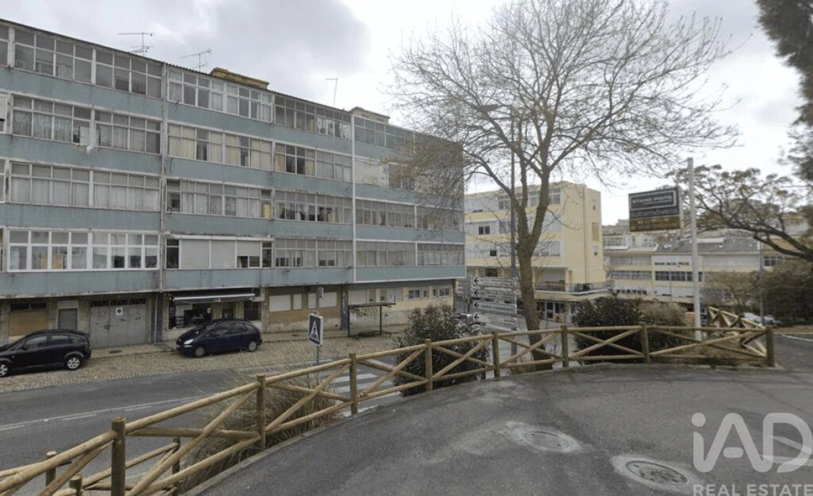 Apartamento T2 para Venda em Queluz e Belas Foto 3