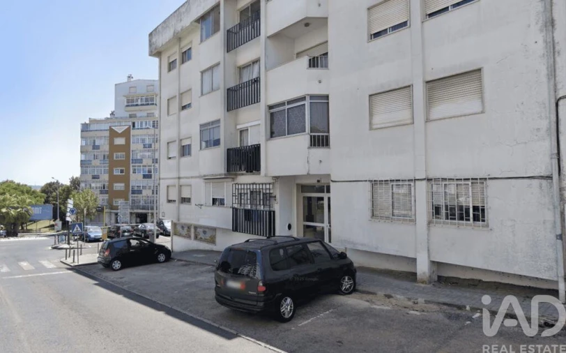 Apartamento T2 para Venda em Queluz e Belas Foto 2
