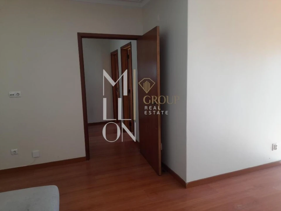 Apartamento T2 para Venda em Queluz e Belas Foto 4