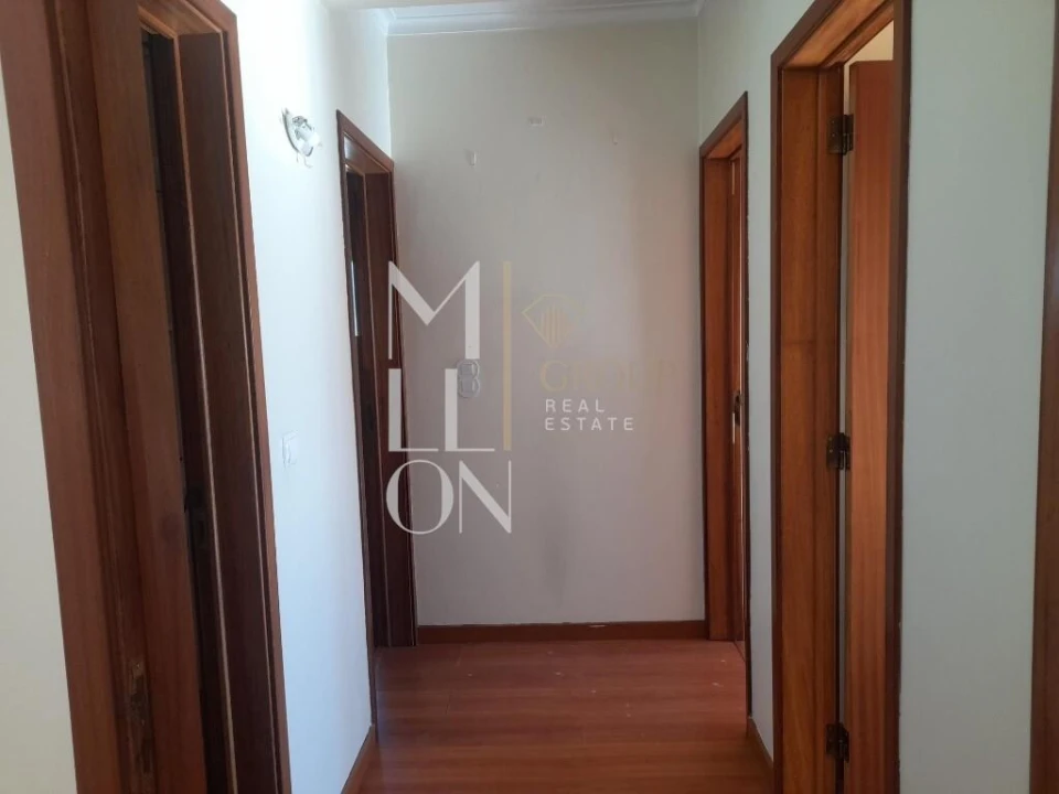 Apartamento T2 para Venda em Queluz e Belas Foto 17