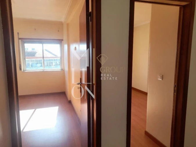 Apartamento T2 para Venda em Queluz e Belas Foto 3