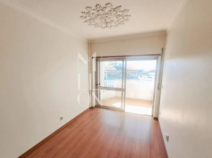 Apartamento T2 para Venda em Queluz e Belas Foto 14