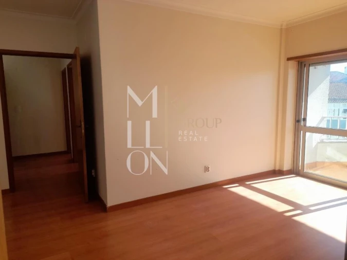 Apartamento T2 para Venda em Queluz e Belas Foto 1