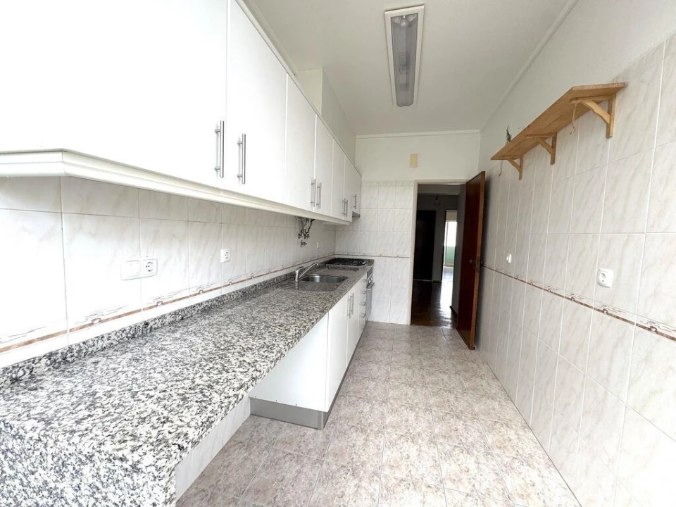 Apartamento T2 para Venda em Porto Salvo Foto 5