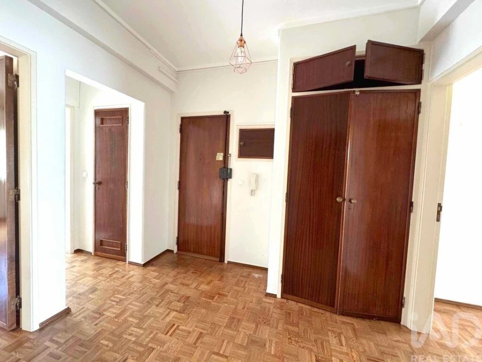 Apartamento T2 para Venda em Porto Salvo Foto 6