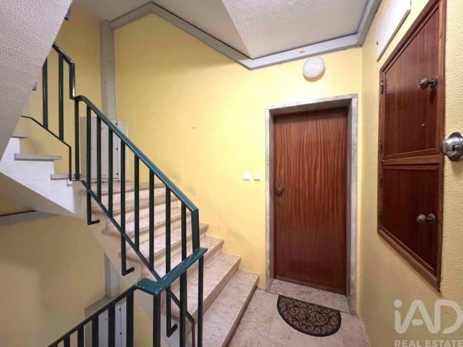 Apartamento T2 para Venda em Porto Salvo Foto 29