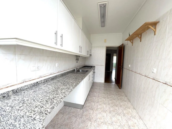 Apartamento T2 para Venda em Porto Salvo Foto 5