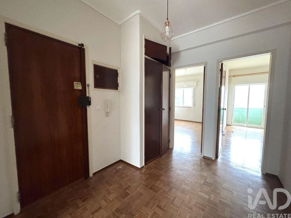 Apartamento T2 para Venda em Porto Salvo Foto 8