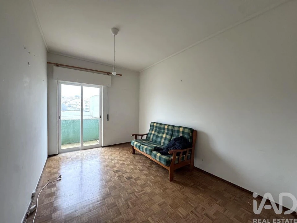 Apartamento T2 para Venda em Porto Salvo Foto 13