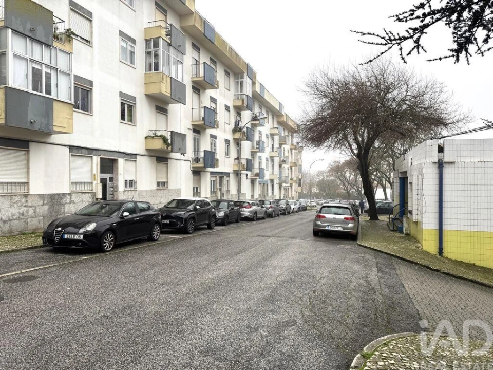 Apartamento T2 para Venda em Porto Salvo Foto 32