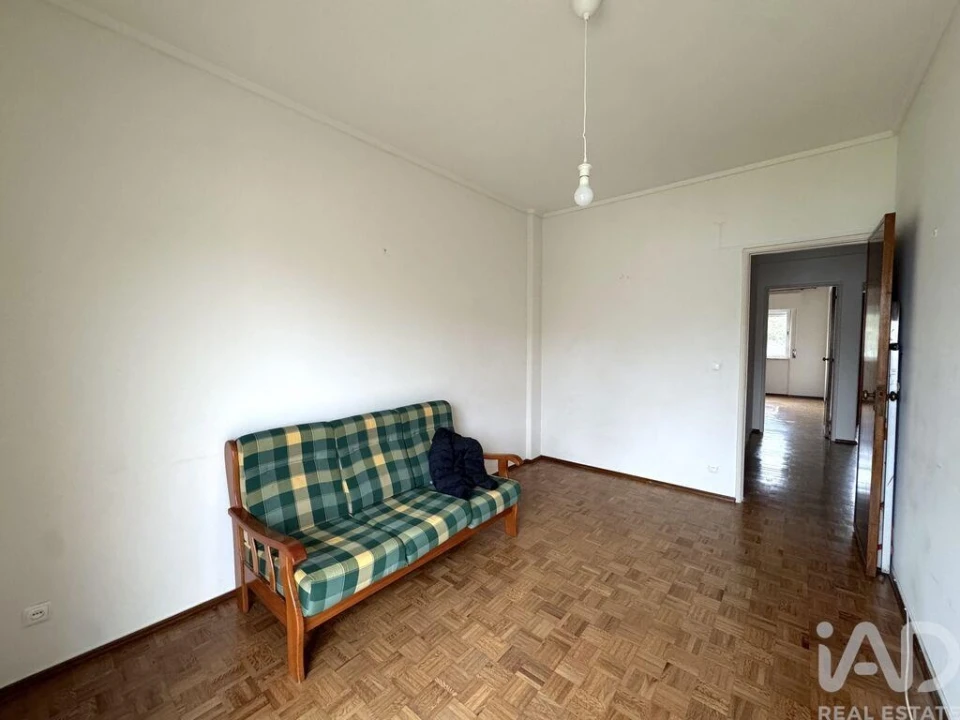Apartamento T2 para Venda em Porto Salvo Foto 14
