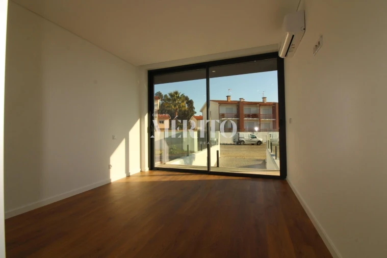 Apartamento T3 para Arrendamento em Galegos (Santa Maria) Foto 8