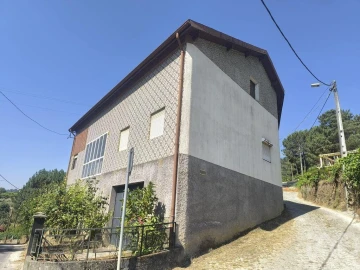 Moradia T5 para Venda em Vila Cova da Lixa e Borba de Godim